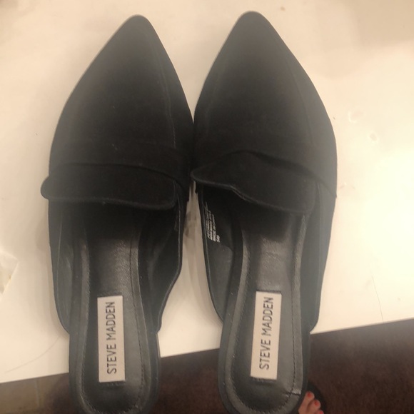 Steven Madden Slides black Suede run about 1/2 size sm I worn 9 in these - Picture 5 of 6